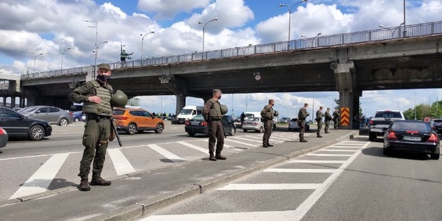 Появилось видео задержания “террориста” на мосту Метро в Киеве