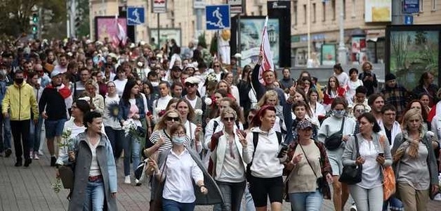 В Минске на акцию протеста против насилия вышли тысячи человек