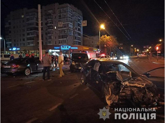 В Виннице легковушка на скорости снесла группу людей