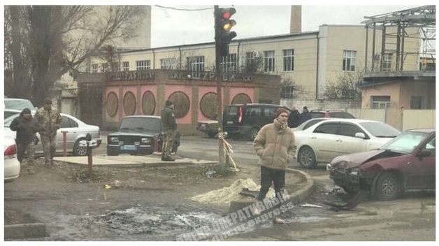 Под Днепром при столкновении с другим авто легковушку отбросило на пешеходов. Погибла двухлетняя девочка