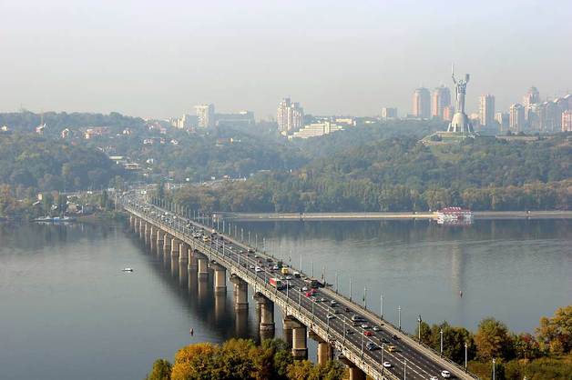 В Киеве 5-10 августа будет ограничено движение по мосту Патона