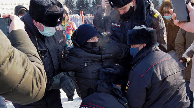 "Приемники переполнены". Задержанных в Москве на митинге Навального будут отвозить в другие области - СМИ