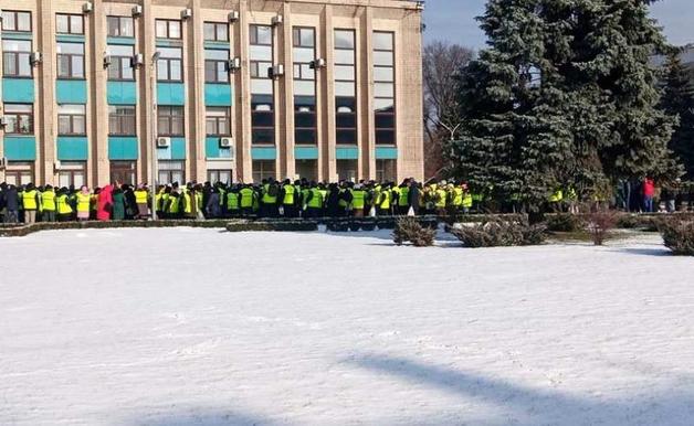 В Каменском дворники вышли на митинг против действий мэра