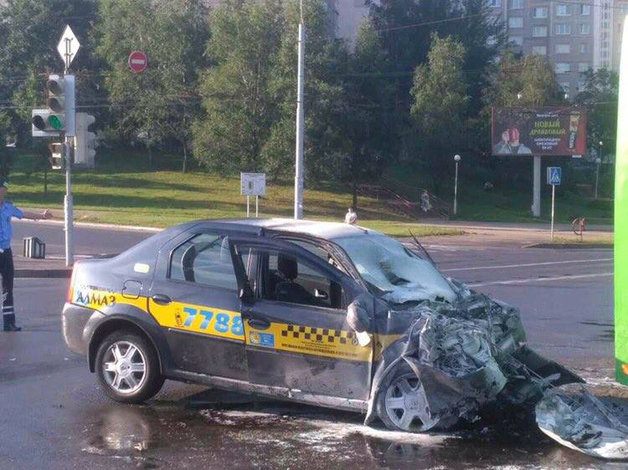 В Минске в жутком ДТП погибли водитель и пассажирка такси