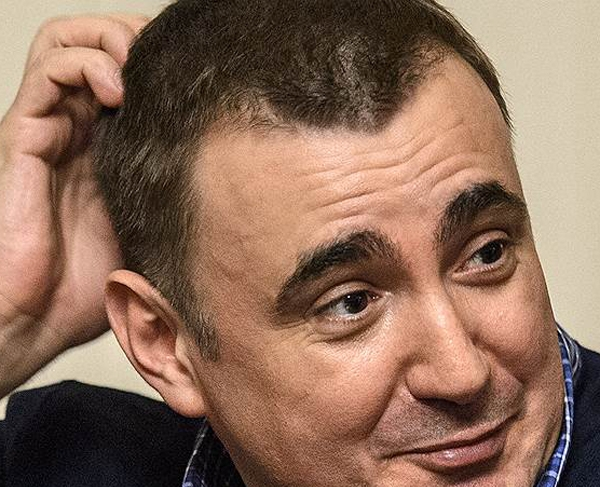 Дюмин-младший на развалинах усадьбы Неклюдовой