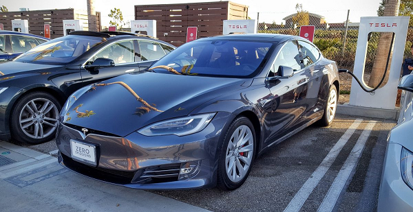 Tesla прекращает производство самой дешевой Model S