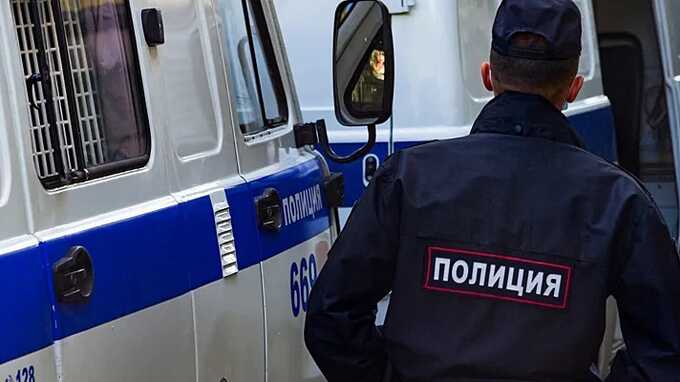 В центре Москвы неадекват напал с ножом на другого человека прямо перед глазами полицейских