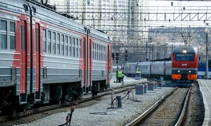 Пассажиры поезда, сошедшего с путей в Коми, провели 12 часов в неотапливаемых вагонах