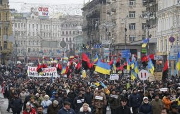 Западу пора занять более жесткую позицию по отношению к коррумпированному президенту Украины — The Washington Post