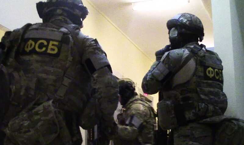 ФСБ разместила видео задержания организаторов мошеннической схемы с применением SIM-боксов