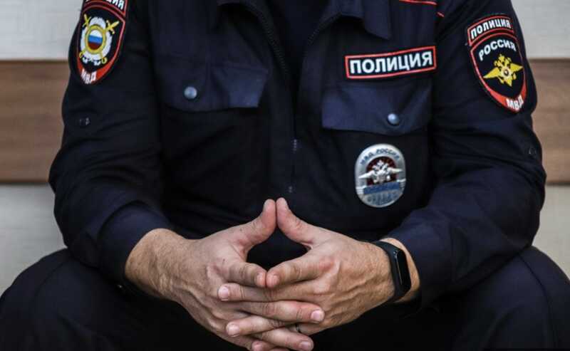 Трое полицейских арестованы за помощь таксистам в обмане пассажиров в Шереметьево