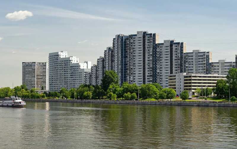 Мужчина прыгнул в Москву-реку с Мосворецкого моста