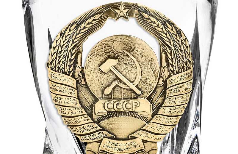 Следственный комитет Российской Федерации израсходовал 2,3 миллиона рублей на бокалы с изображением герба СССР