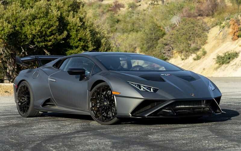 В Калифорнии водитель перевернул Lamborghini посреди дороги и заблокировал движение