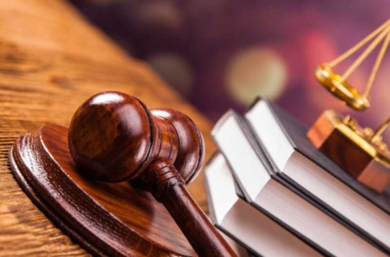 В Санкт-Петербурге генеральный директор студии пригрозил несовершеннолетней актрисе судебным иском из-за её поддержки режиссёра