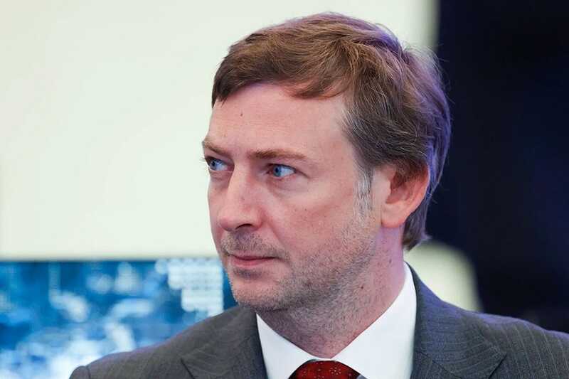 Генеральный директор «Аэрофлота» Сергей Александровский находился на отдыхе в Суздале, в то время как компания столкнулась с многочисленными отменами рейсов