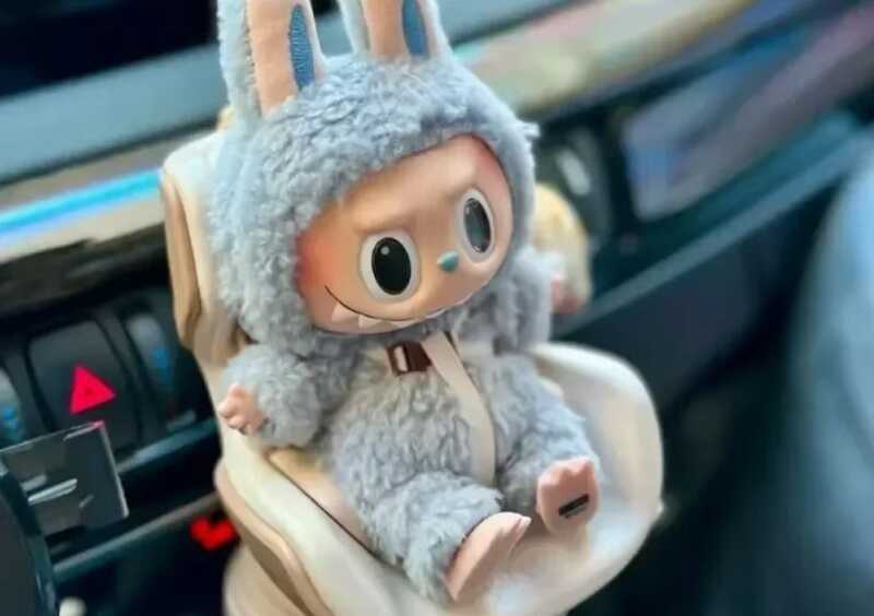 Игрушка стоимостью в сотни долларов: плюшевые монстры Labubu становятся инвестиционным активом