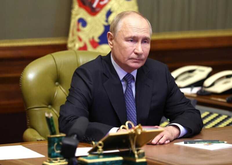 Путин провел встречу с командованием вооруженных сил перед предстоящими переговорами с Украиной