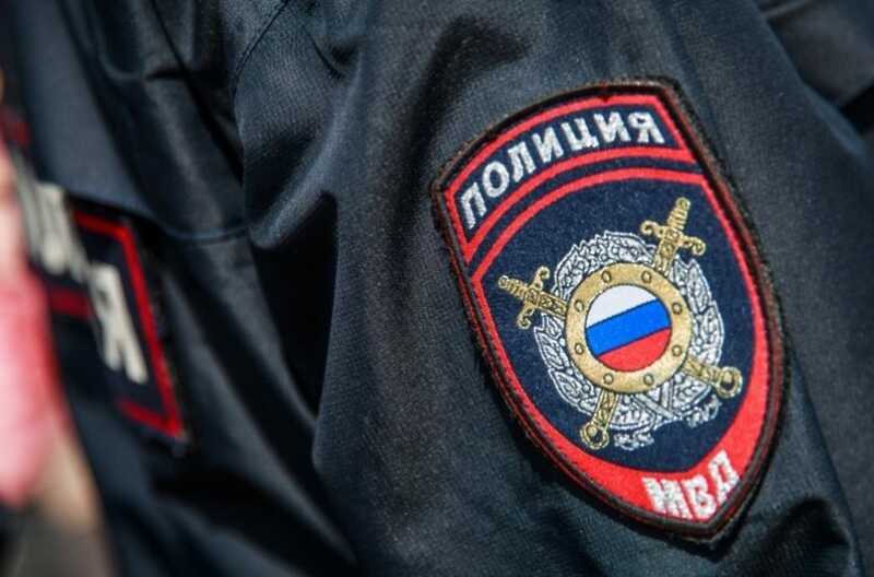 Уволенный полицейский в Новосибирске продолжал получать "подарки" от бизнесмена