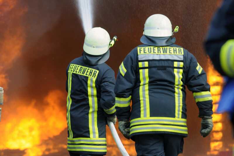 В Германии огонь уничтожил множество машин