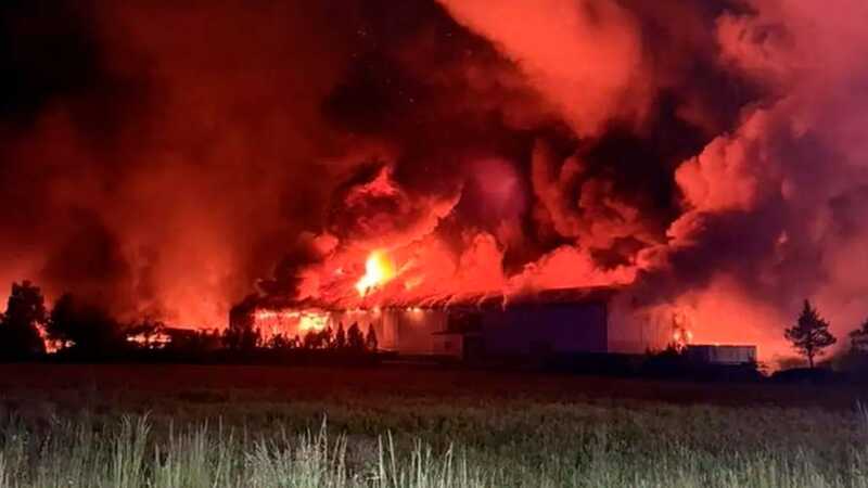 Под Варшавой случился пожар на складе с пластиком