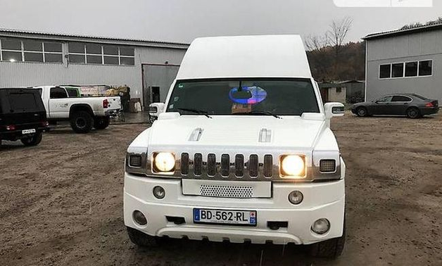 В Украине продают уникальный Hummer H2 на «бляхах»