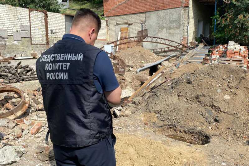 В частном доме в Саратове мужчину придавила рухнувшая стена