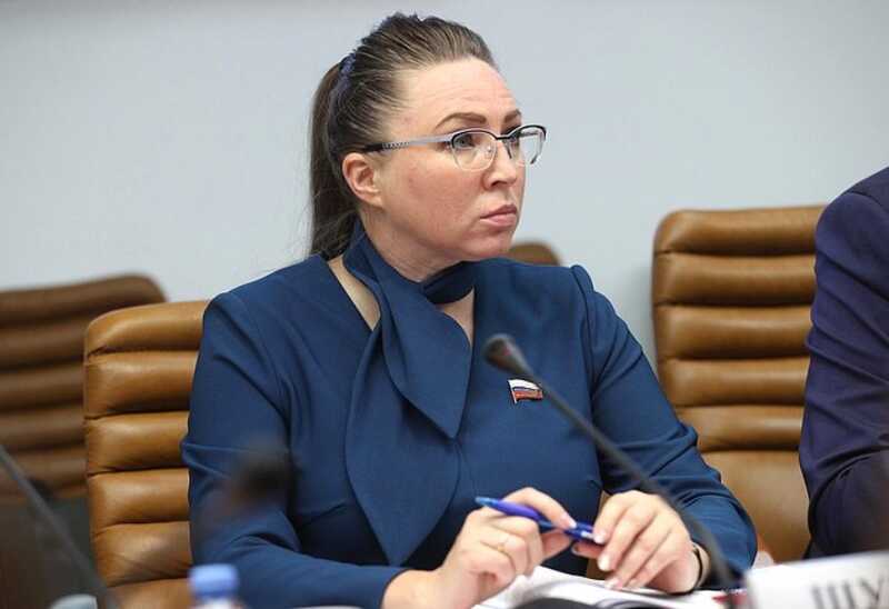 Связи сенатора Елены Шумиловой помогают компании «Кронус» избежать серьёзных последствий после скандала