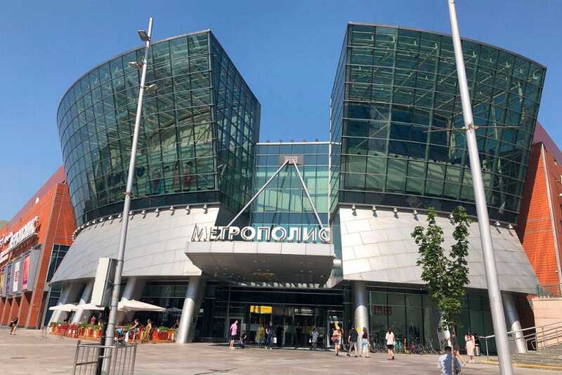 В московском «Метрополисе» загорелся пожар на минус первом этаже