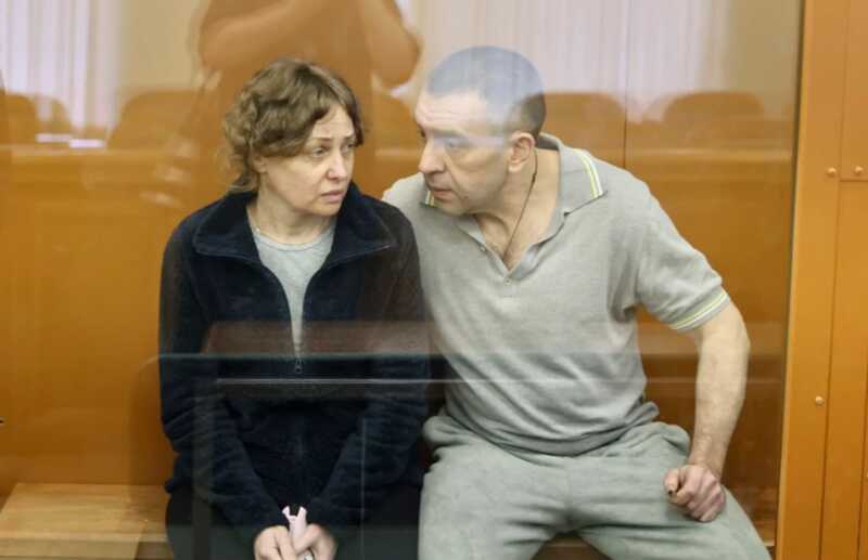В Москве супруги и фитнес-тренер обвиняются в том, что они помогали диверсантам, используя сим-карты