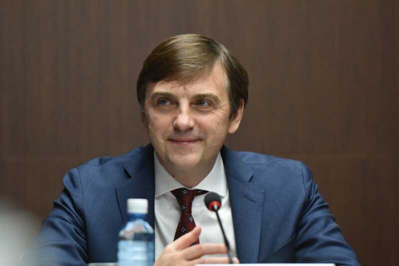 Министр образования России допустил орфографическую ошибку в поздравлении для детей