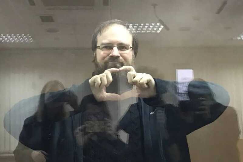 Хакера и активиста Арви Хеккера приговорили за распространение «ложной информации» о российской армии