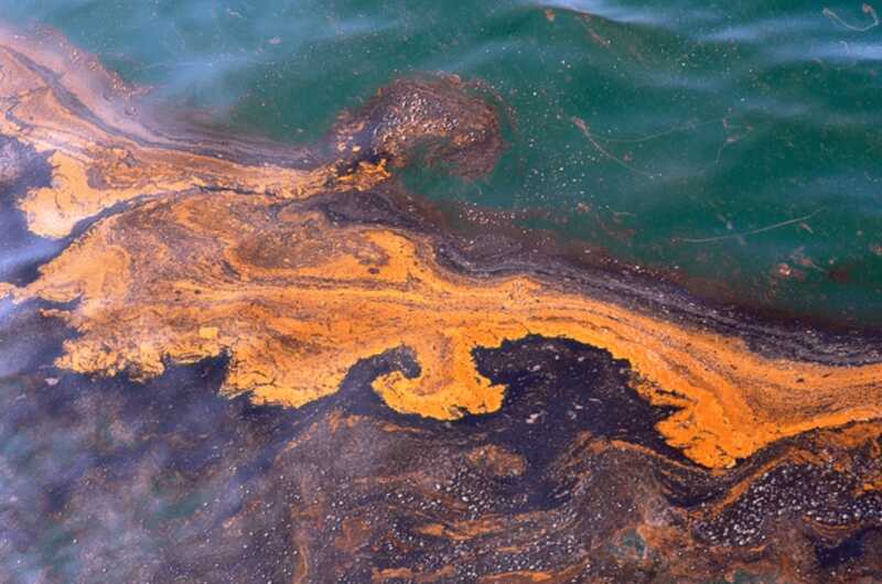 В Ижевске введен режим чрезвычайной ситуации из-за разлива нефтепродуктов в реке