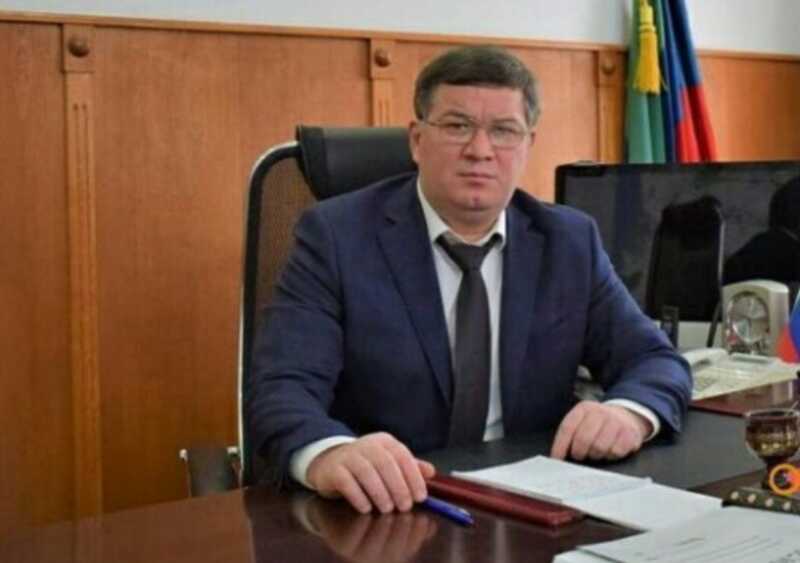 Чиновника из Дагестана Махмуда Амиралиева, который вернулся с фронта, задержали по подозрению в крупном мошенничестве