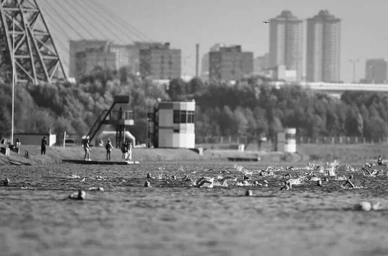 Спортсмен скончался на соревнованиях по триатлону в Москве во время плавания