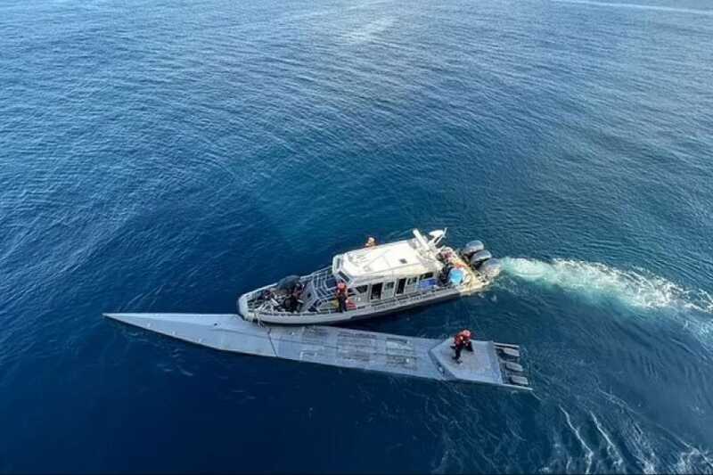 Военно-морские силы Колумбии перехватили первую в мире беспилотную подводную лодку для перевозки наркотиков, оснащённую системой Starlink