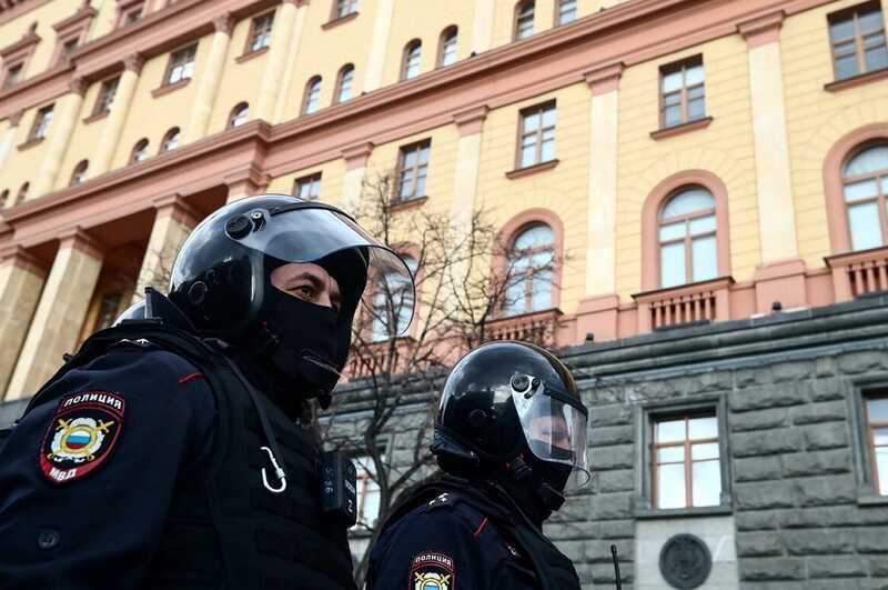 Силовики провели обыски у представителей прессы и правозащитников в некоторых субъектах Российской Федерации