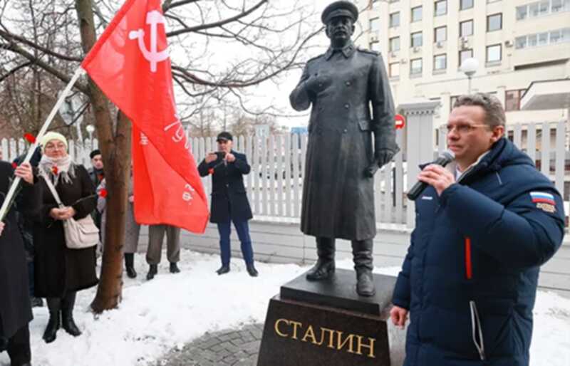 Неудача губернатора Филимонова: суд признал сталинский монумент незаконным