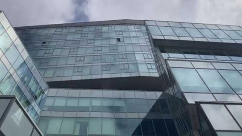 В Москве девушка выпала с верхнего этажа квартиры и погибла