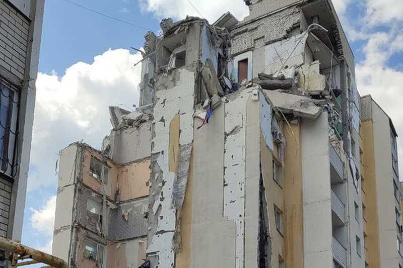 Камеры запечатлели мгновение взрыва в жилом доме в Саратове