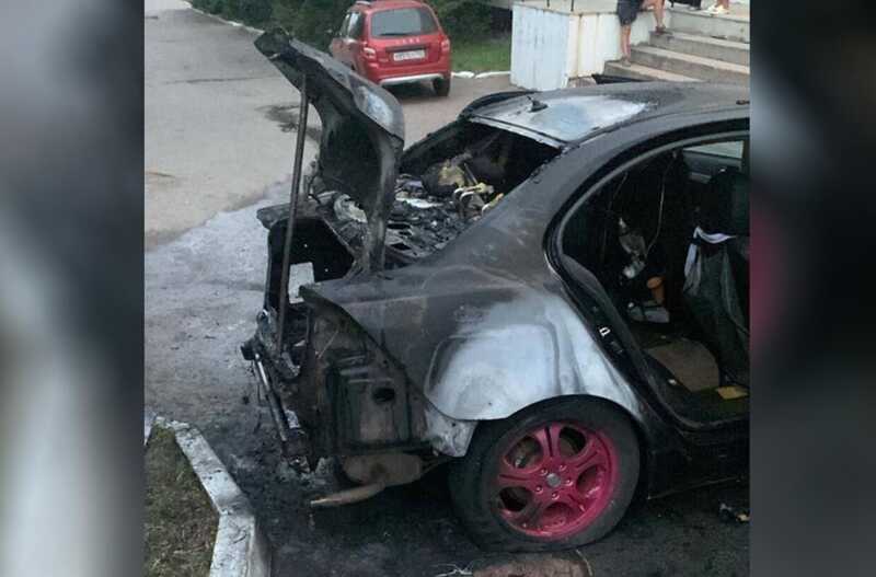 В Уфе мужчина поджёг автомобиль своей возлюбленной, пытаясь таким образом привлечь её внимание