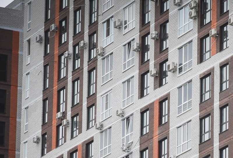Квартира в Уфе стала непроходимой из-за хлама: пожилой человек вынужден пользоваться балконом