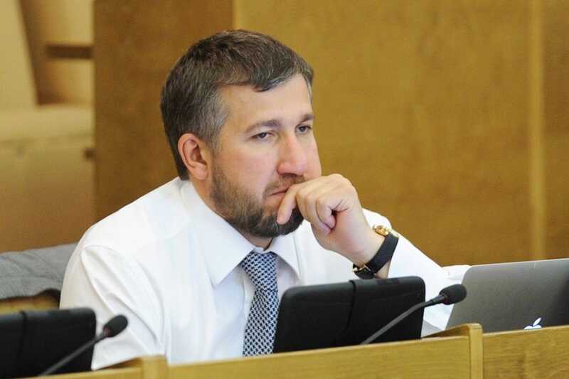 Депутат Григорий Аникеев в пять раз усилил охрану на фоне расследований о мошенничестве в ОАЭ