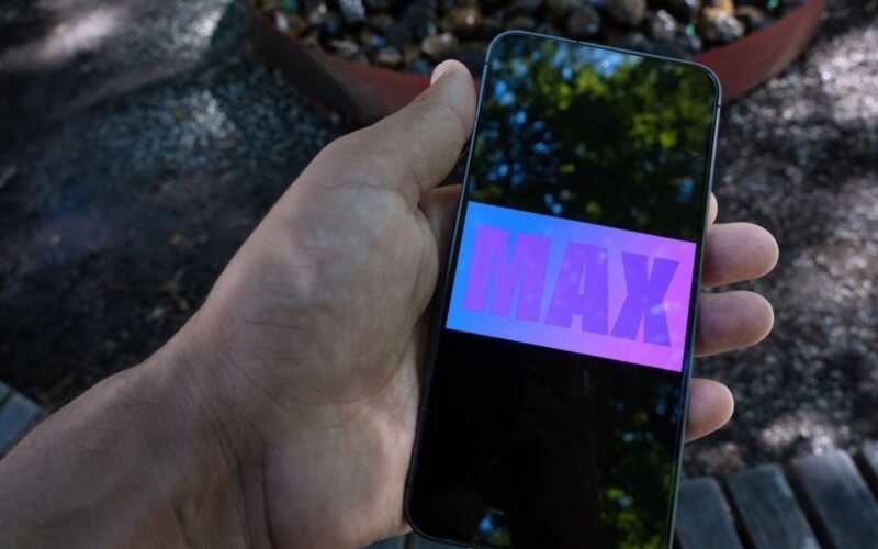 Мессенджер Max начнут устанавливать на все мобильные устройства в России