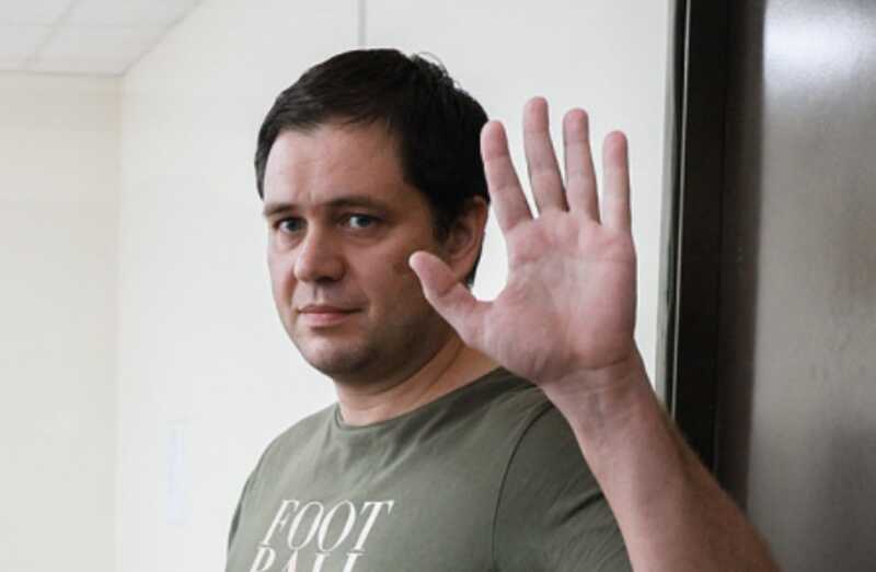 Суд принял решение оставить главреда Baza Глеба Трифонова под стражей до сентября