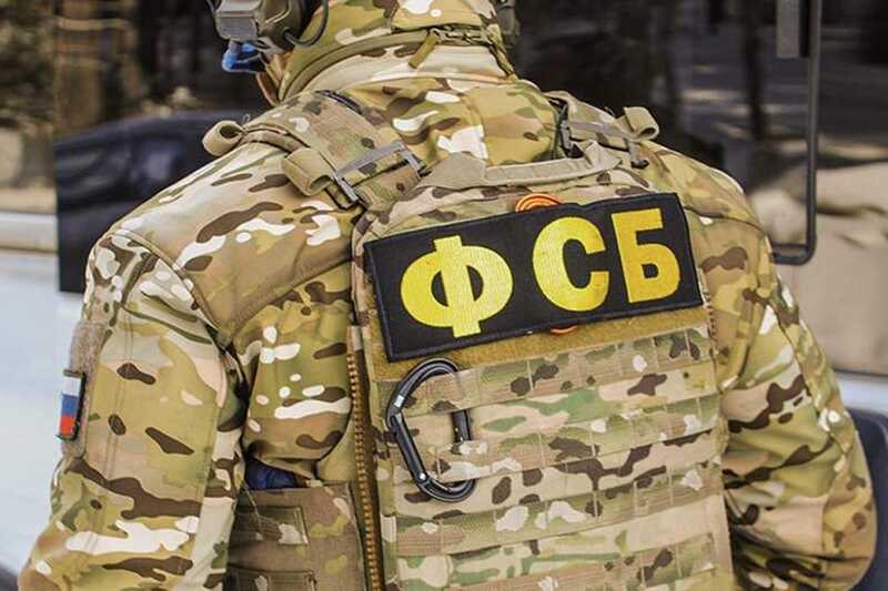 В Крыму сотрудниками ФСБ задержаны подозреваемые в перевозке автомобиля со взрывчатым веществом