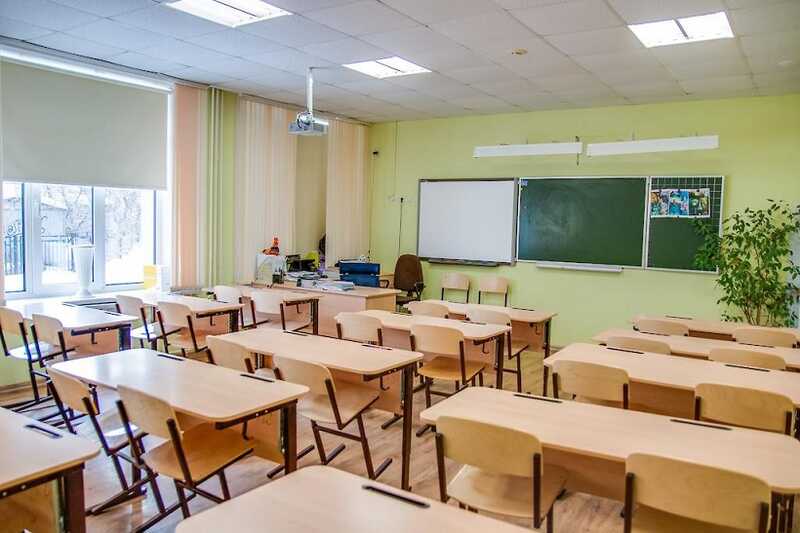 Школа в Подмосковье стала платной за две недели до начала сентября