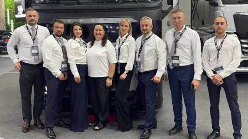 Volvo аннулировала контракт с дилером после того, как появилась фотография сборной России с грузовиком