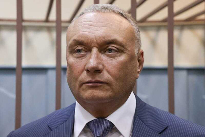 Сергей Ионов, причастный к хищениям на миллионы, сорвал судебное заседание по делу экс-сенатора Дмитрия Савельева