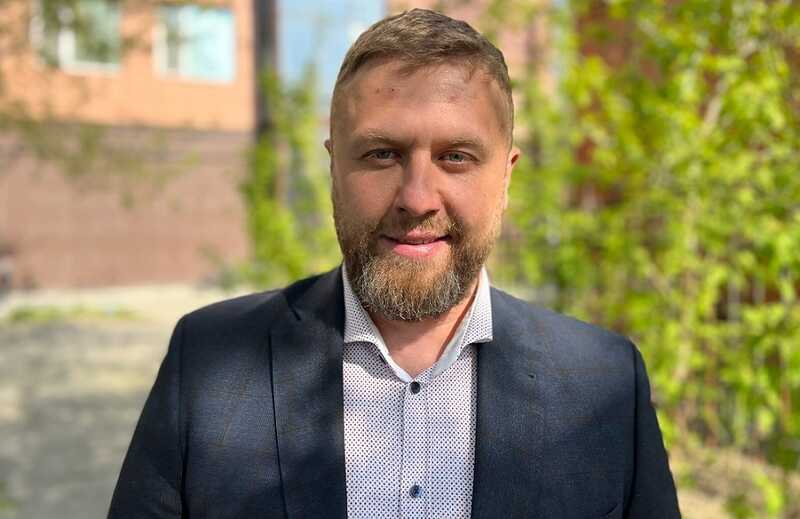 Новосибирский депутат Александр Аверкин имеет задолженность в десятки миллионов и избегает судебных приставов